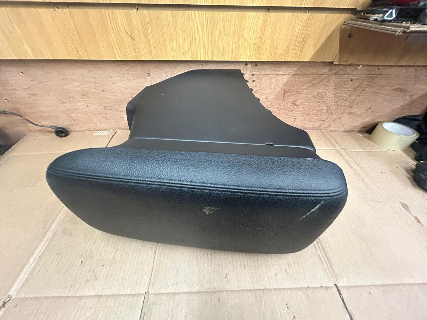2014 Mitsubishi Outlander GX 4h PHEV Centre Console Arm Rest | 8011B156