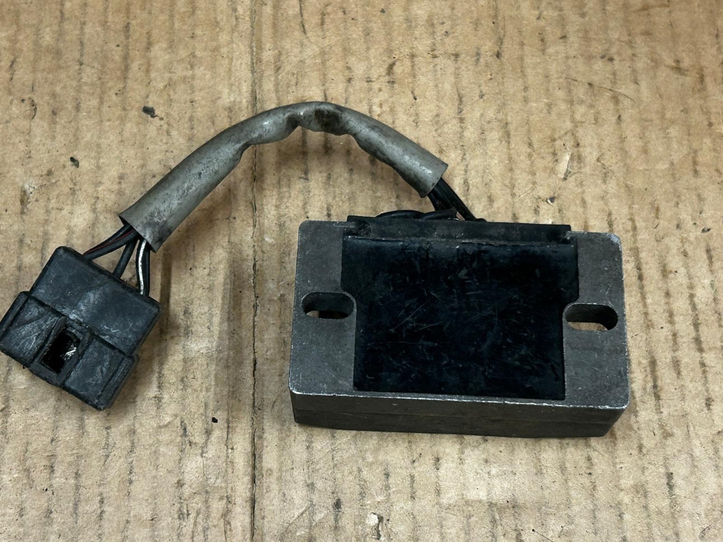 Suzuki Burgman 125 Voltage Regulator | RS41 13E1 3L19