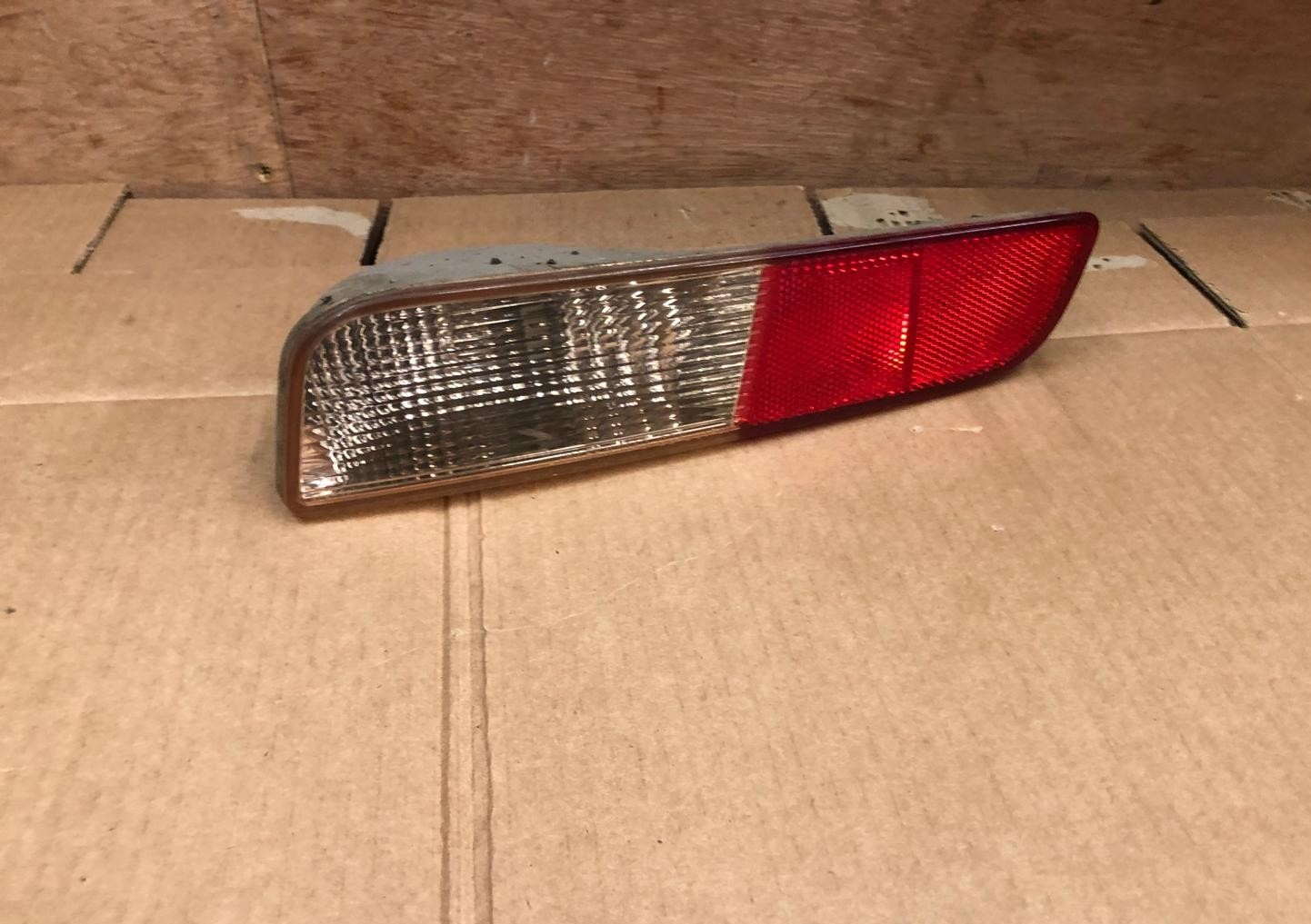 2014 Mitsubishi Outlander GX 4h PHEV Rear Bumper Left Passenger Reflector Light