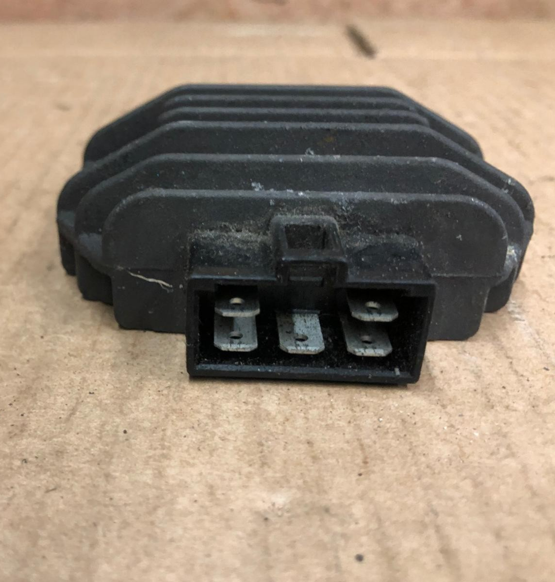 SH640D-12 | 2010 Yamaha YBR Regulator Rectifier Genuine OEM Part