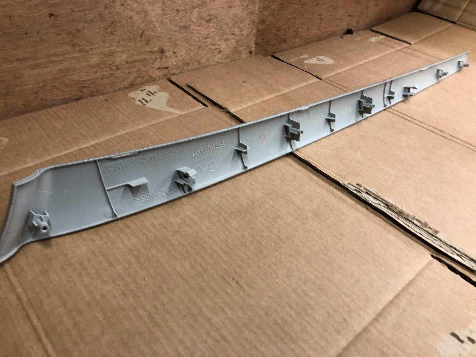 2014 Mitsubishi Outlander GX 4h PHEV Front Right Door Trim | K20-4AMC-G4B45X