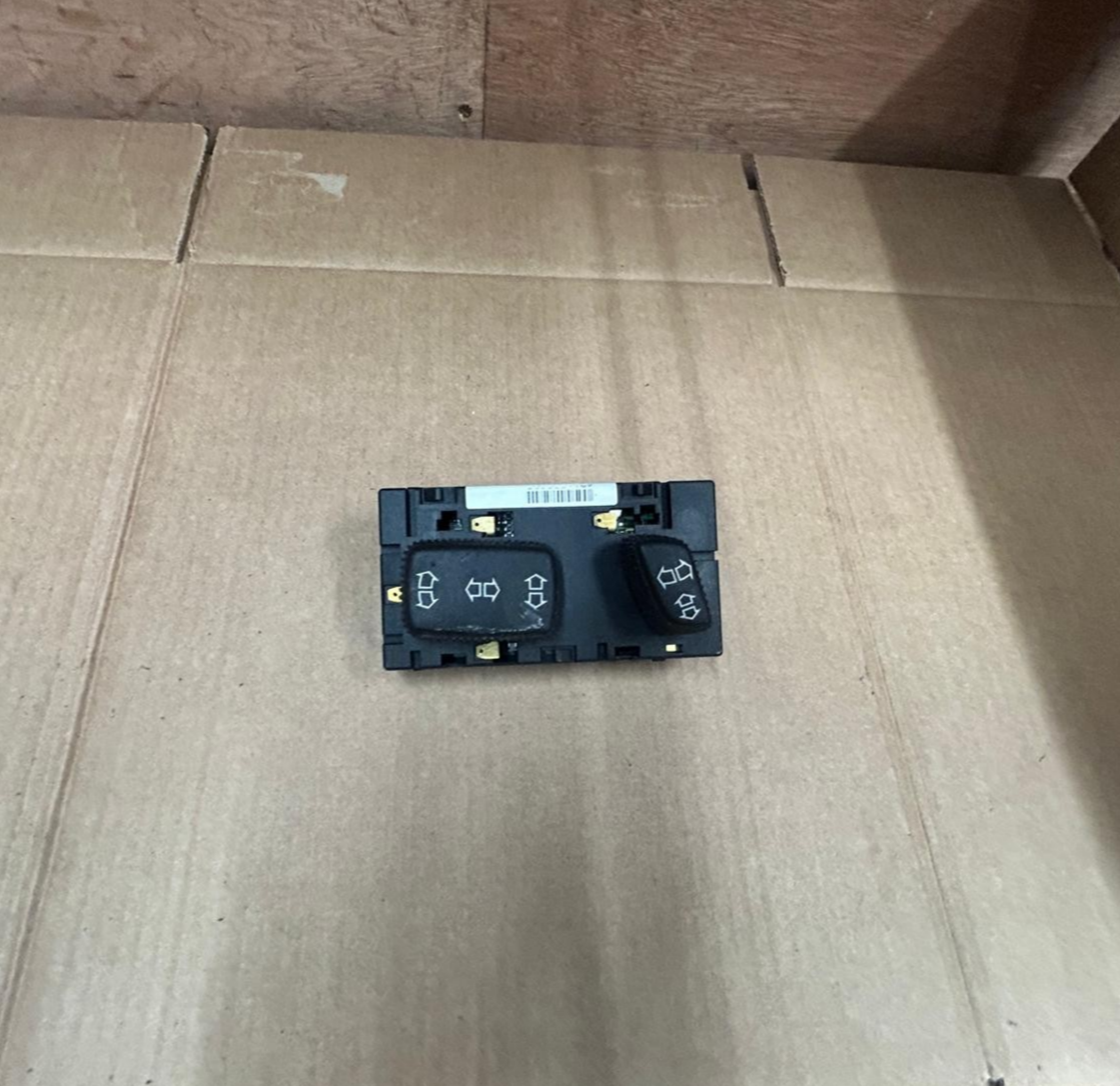 Genuine BMW 7 Series E38 Power Seat Switch Control Front Right | 61318360834