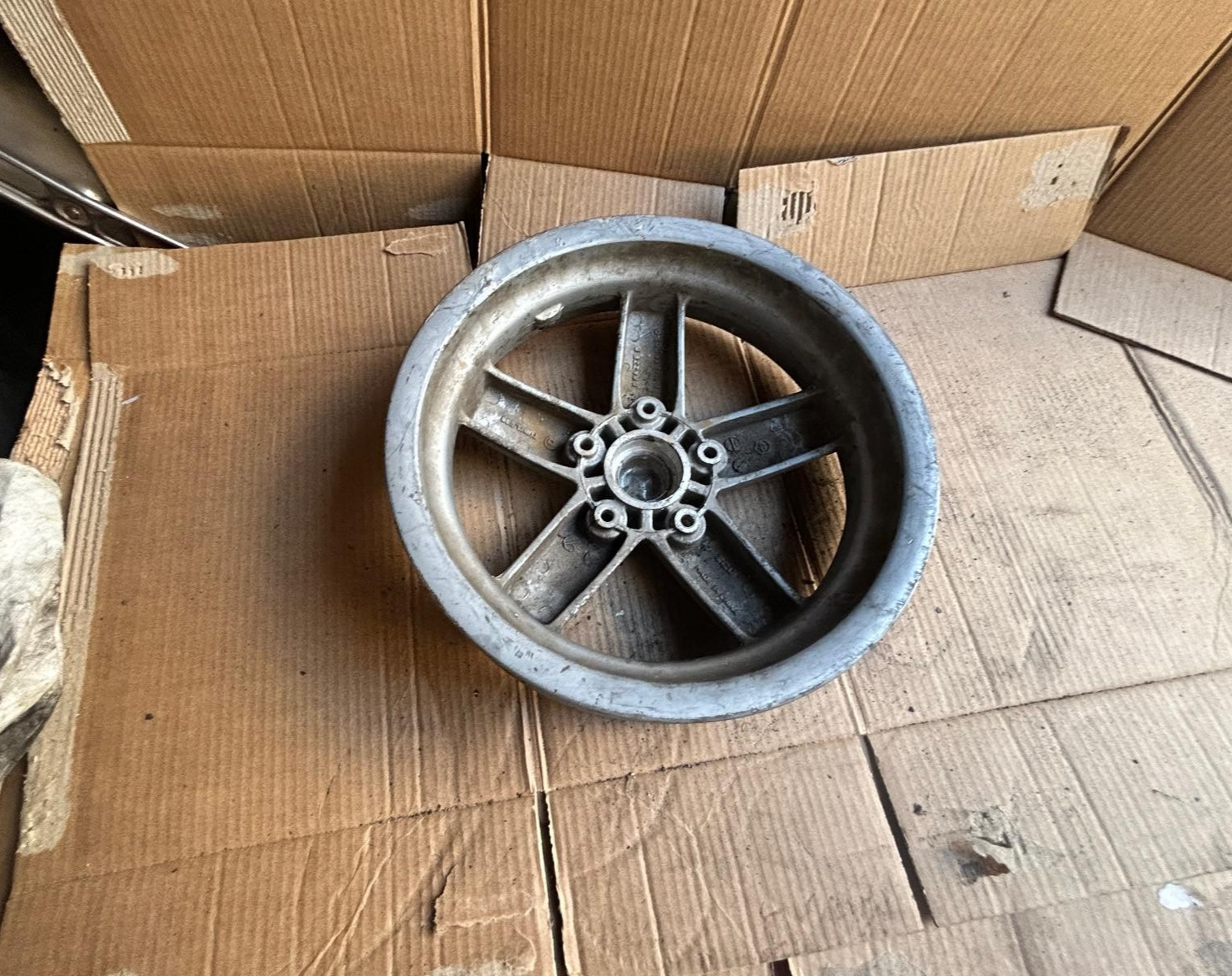Vespa LX 50 / 125 Front Wheel