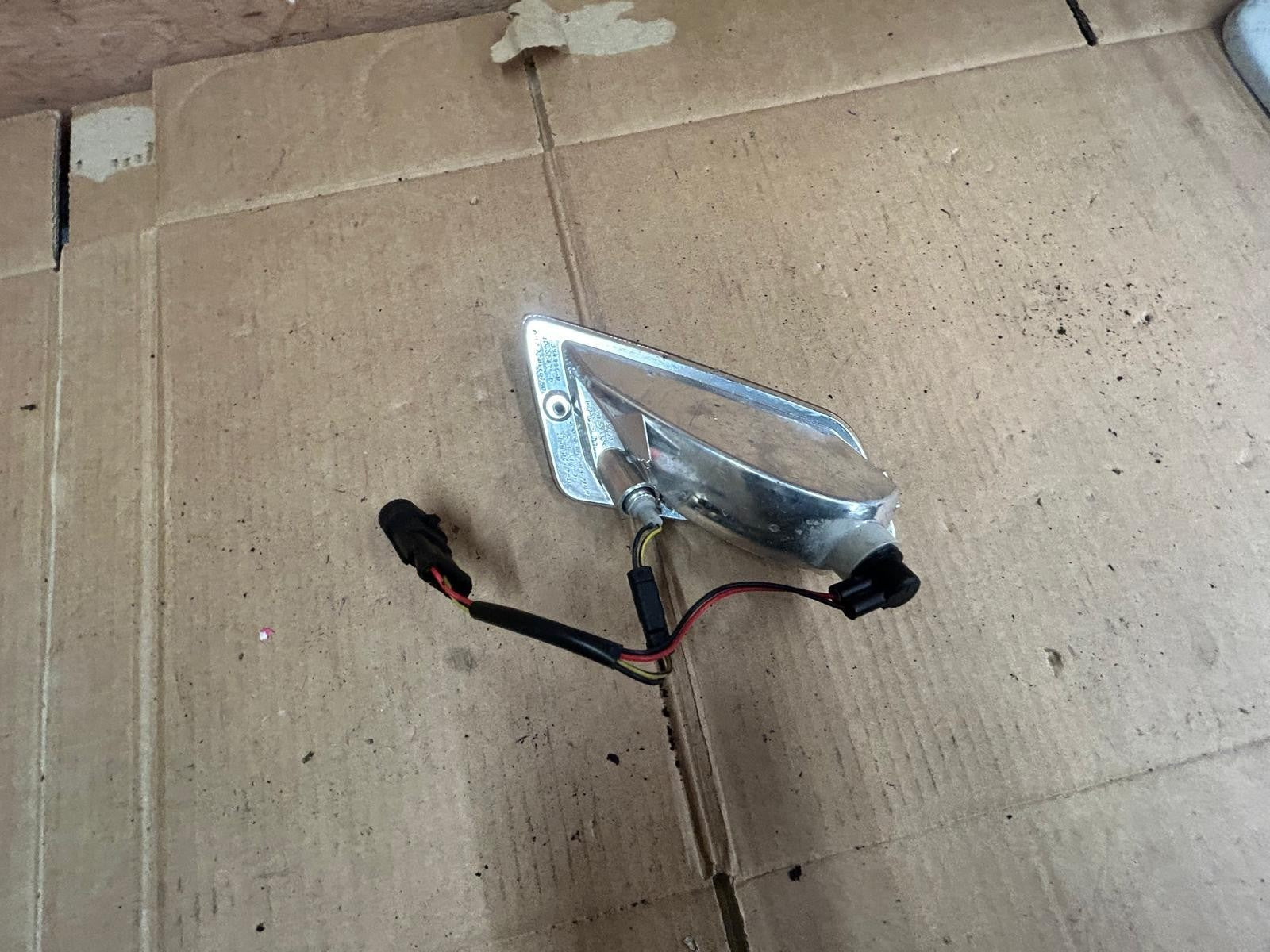 2005 - 2017 Vespa GTS 125 250 300 Front Right Indicator | 338996 1D000475