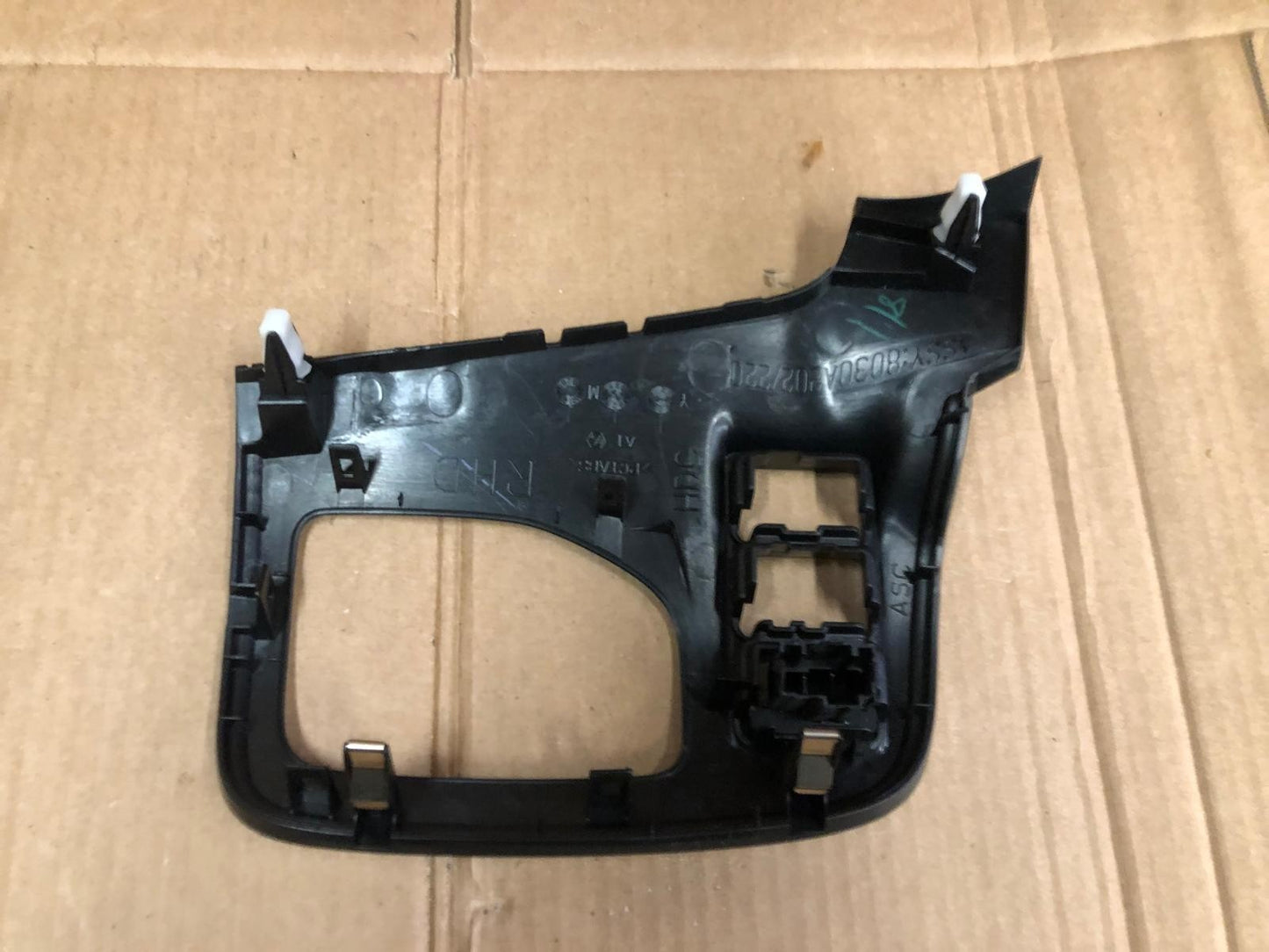 2014 Mitsubishi Outlander GX 4h PHEV Right Dashboard Air Vent Trim | 8030A202