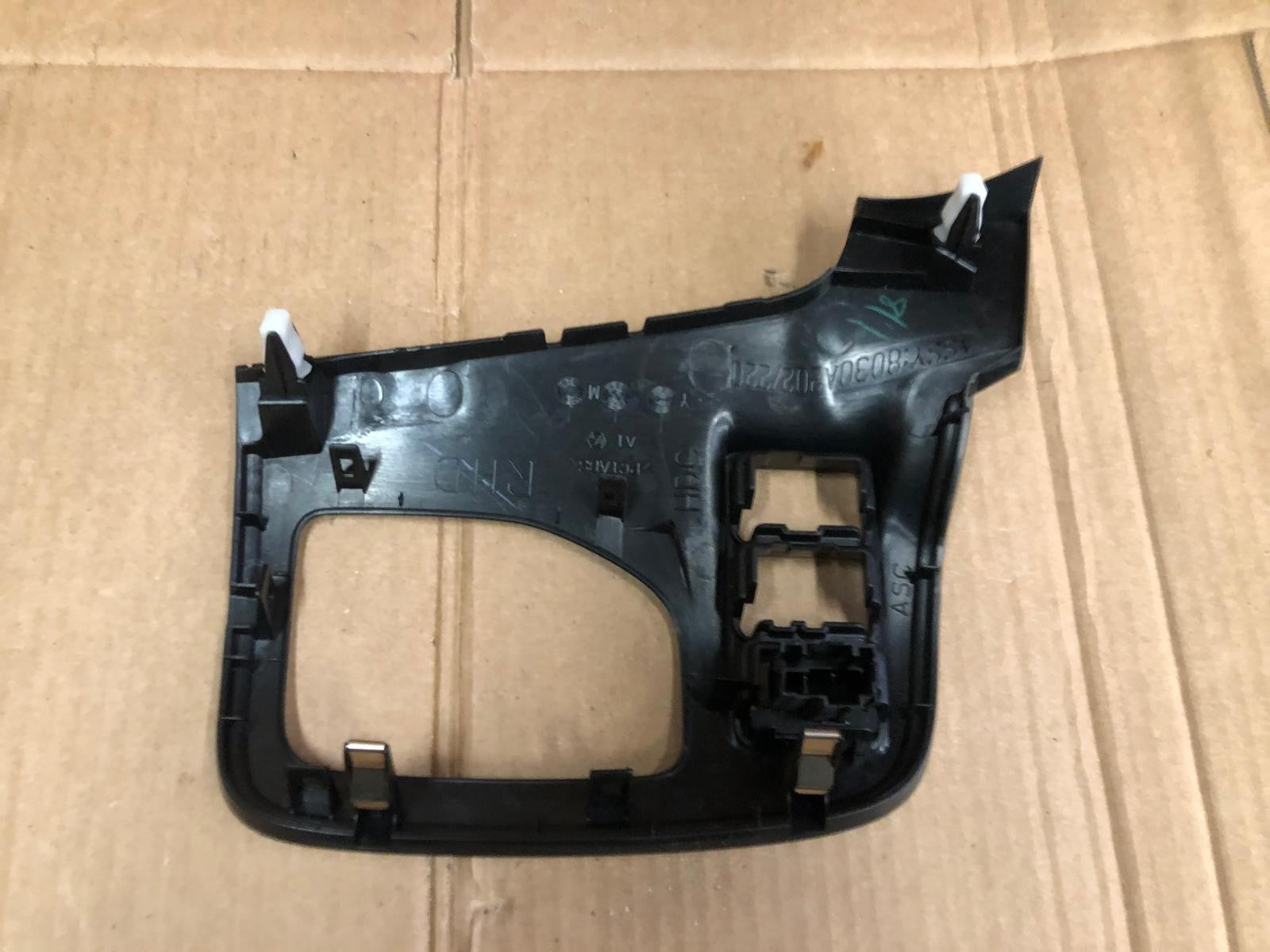 2014 Mitsubishi Outlander GX 4h PHEV Right Dashboard Air Vent Trim | 8030A202