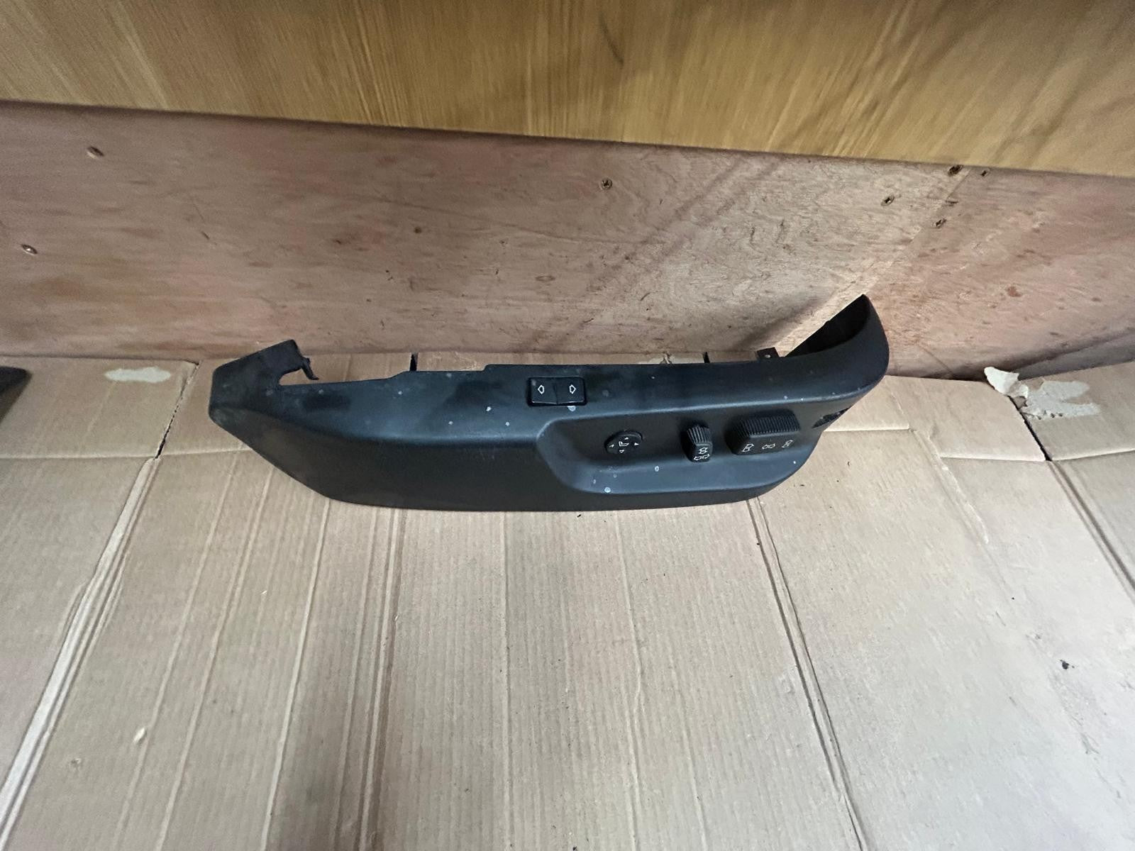 Genuine BMW 7 Series E38 Front Right Seat Adjustor + Cover 8207246A 61318373742