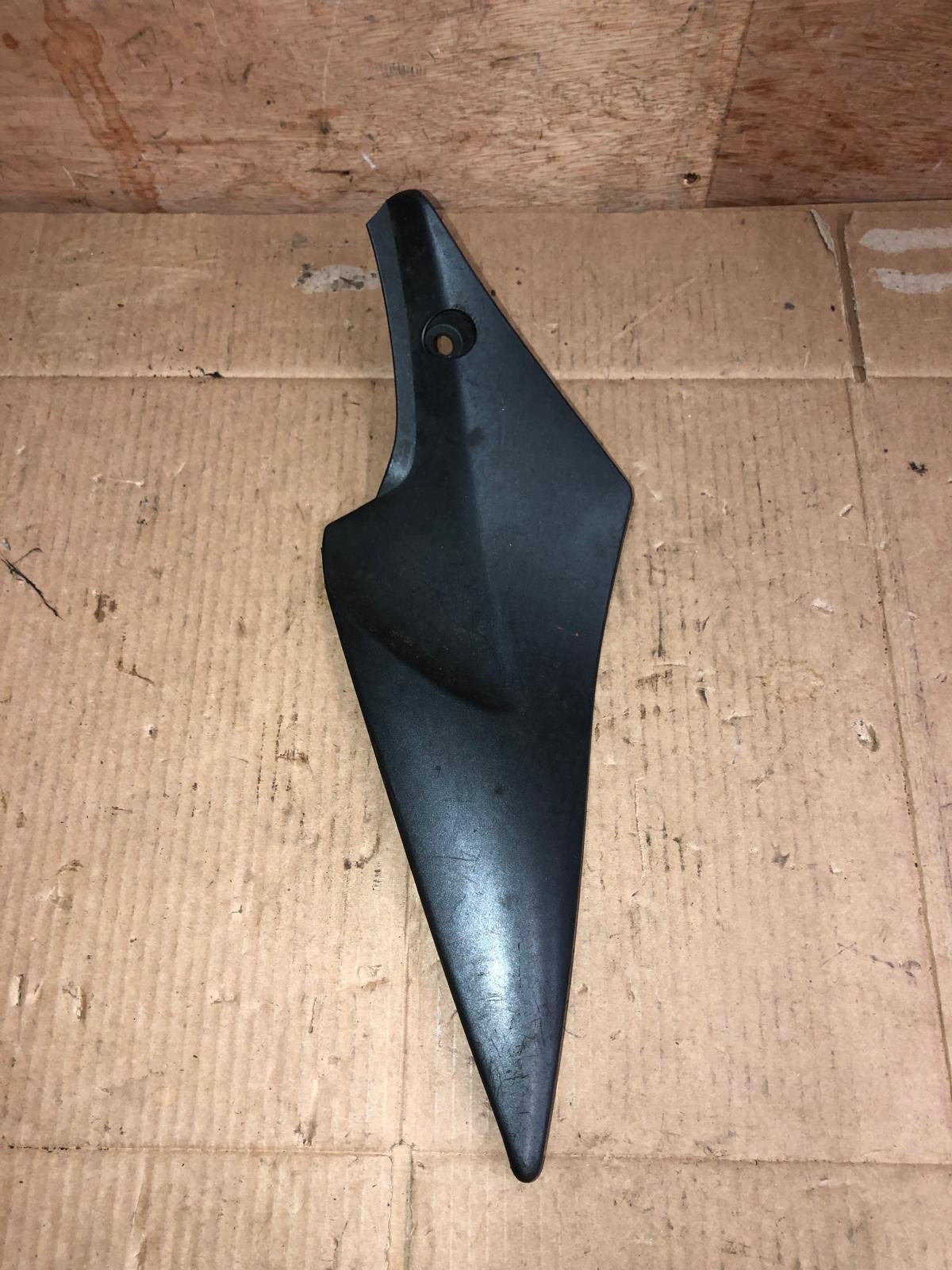 2006 - 2010 Suzuki GSXR 600 Left Side Tank Cover Fairing | 47211-01H0 L