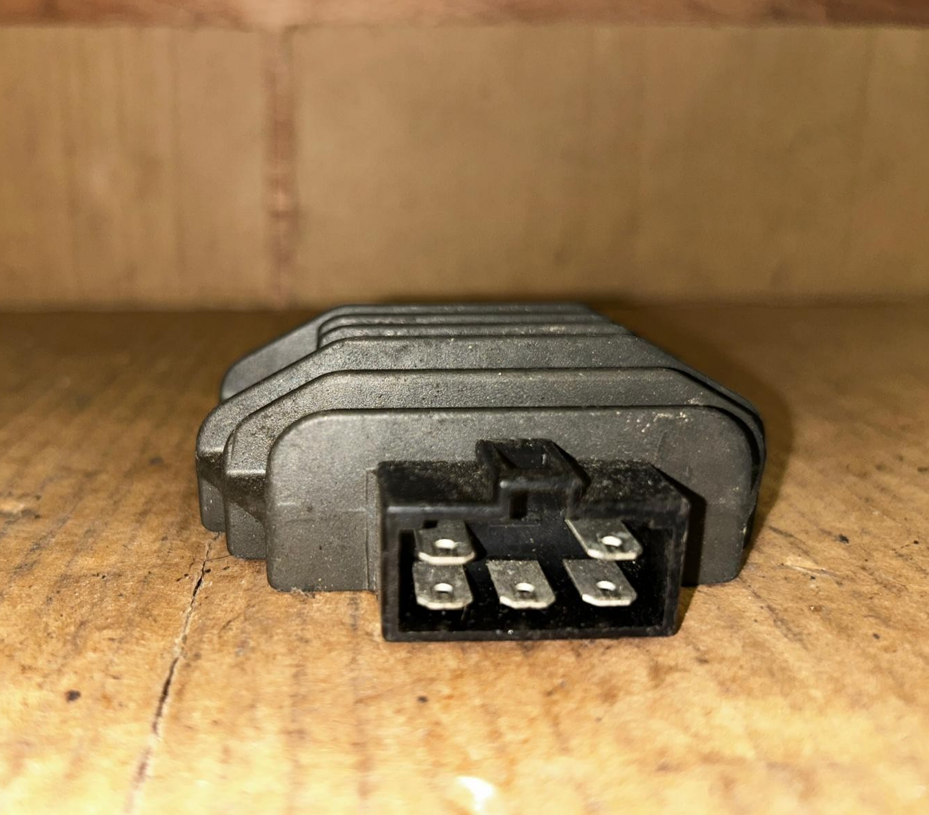 SH640D-12 | 2010 Yamaha YBR Regulator Rectifier Genuine OEM Part