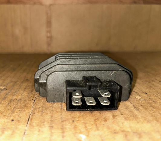 SH640D-12 | 2010 Yamaha YBR Regulator Rectifier Genuine OEM Part