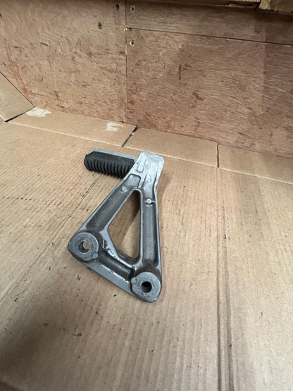 Suzuki GSF 1200 Bandit Rear Right Footrest | 127E-R