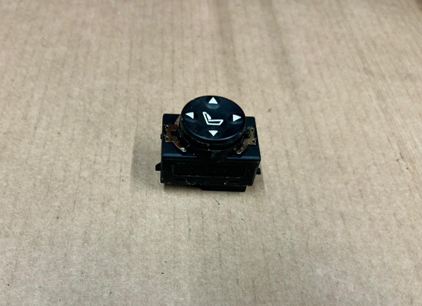 Genuine BMW 7 Series E38 Right Seat Lumbar Support Switch | 8360877