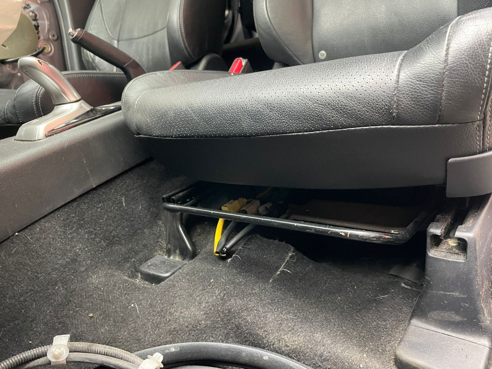 2014 Mitsubishi Outlander GX 4h PHEV Front Left Passenger Seat