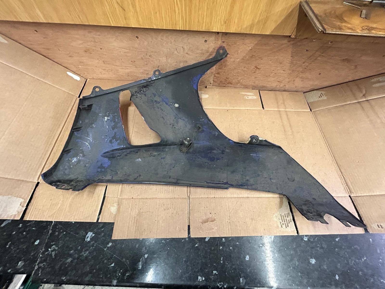 2000 - 2001 Honda CBR 900RR Fireblade Right Belly Panel | 64420-MCJA-0000