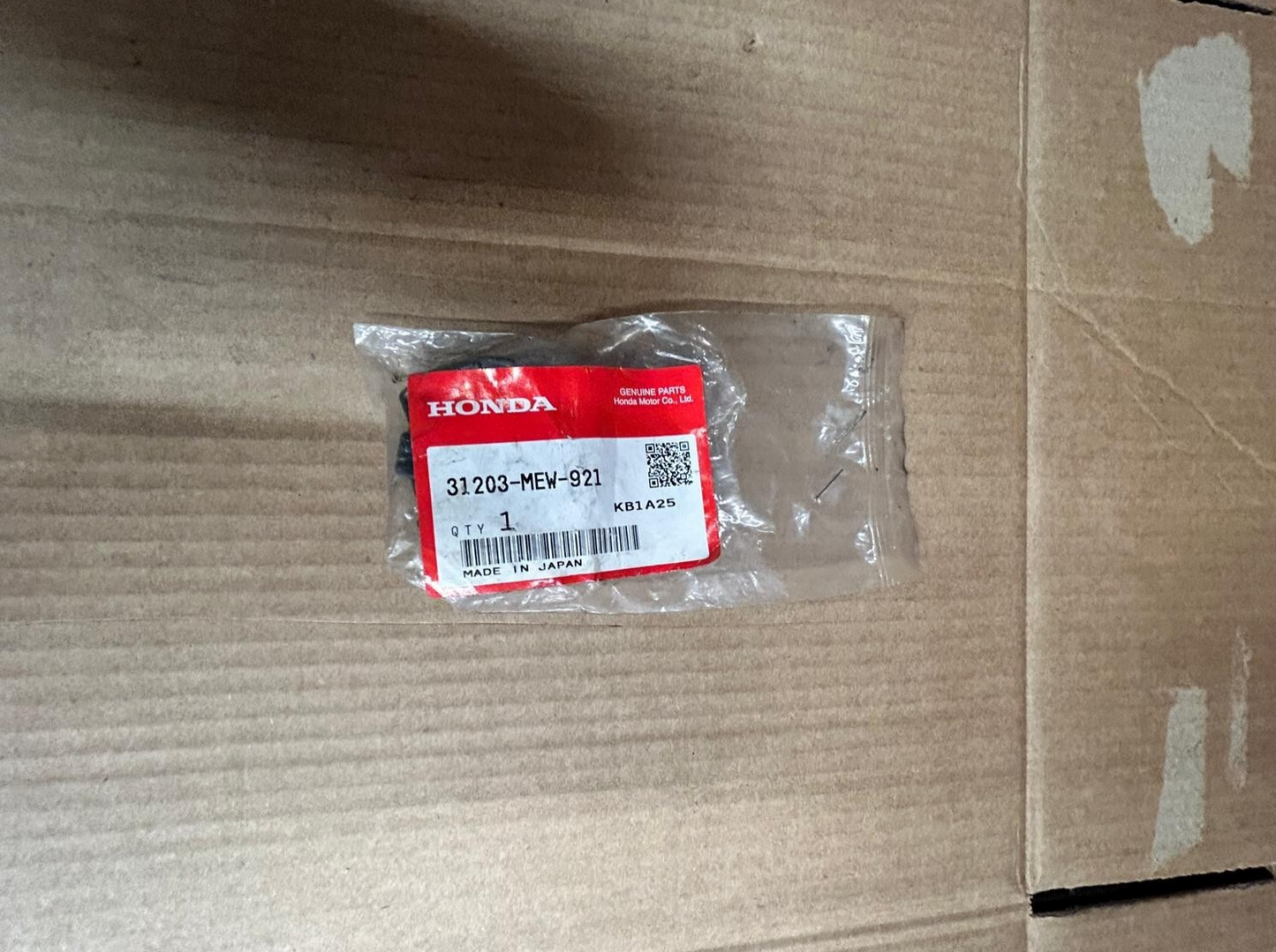 2025 Honda CB1000 Hornet / 2026 CB1000F Holder Brush | 31203-MEW-921