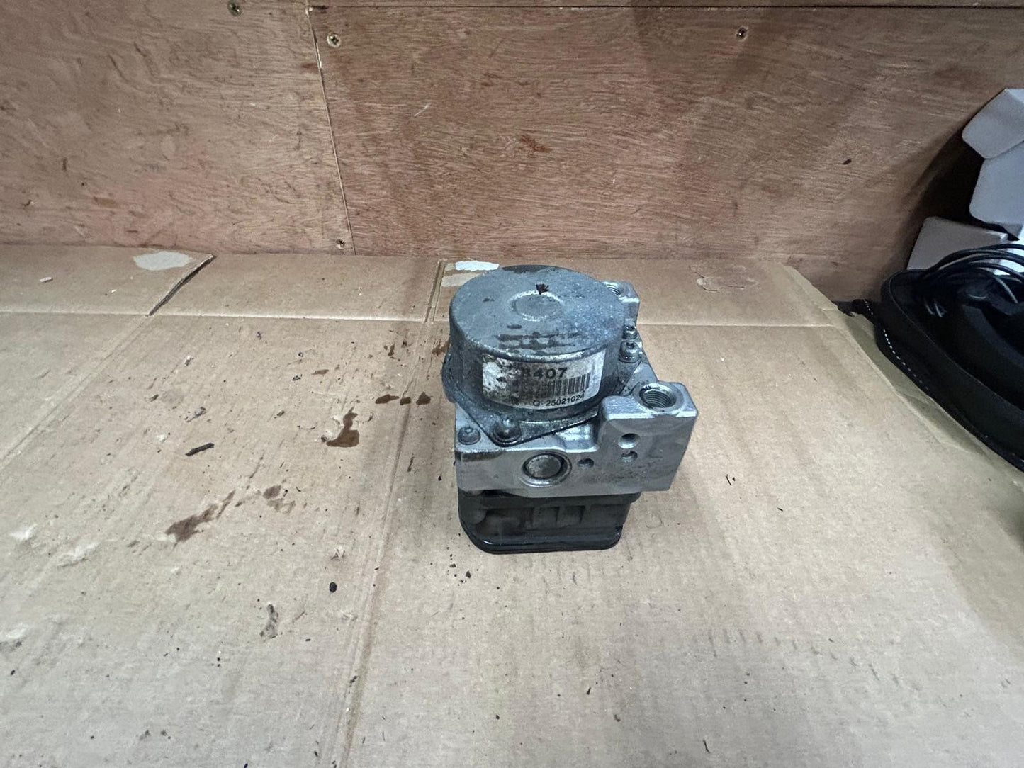 2013 Honda NC700 ABS Pump | F24-R34033 25021024