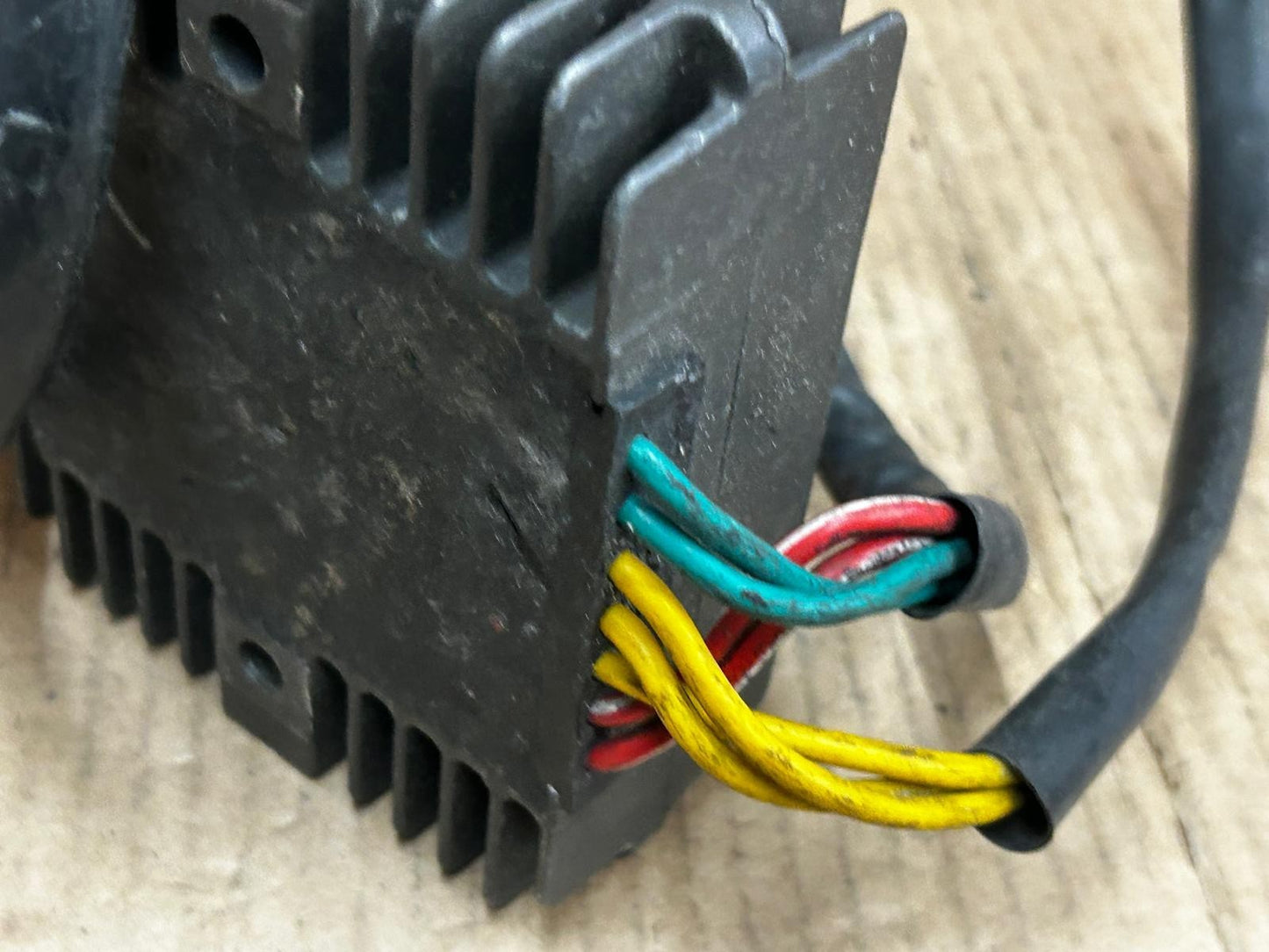 584533 | 2007 - 2015 Piaggio Vespa GTS 125 Voltage Regulator