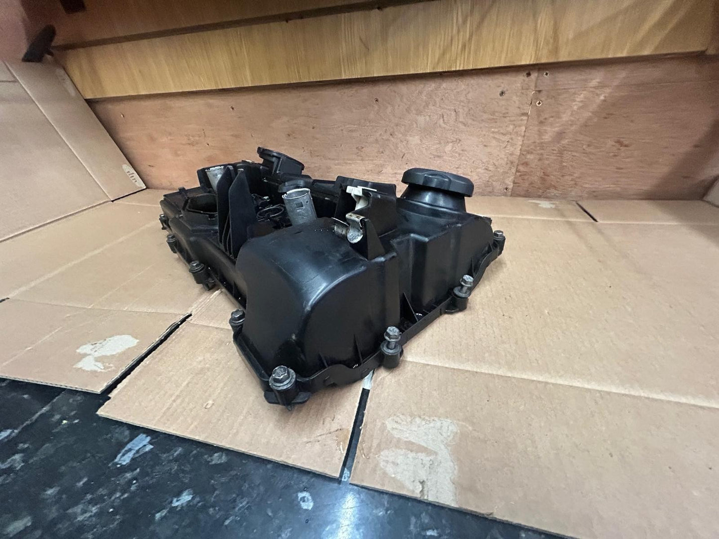 Genuine BMW 7 Series E38 Engine Valve Cover | 7553626