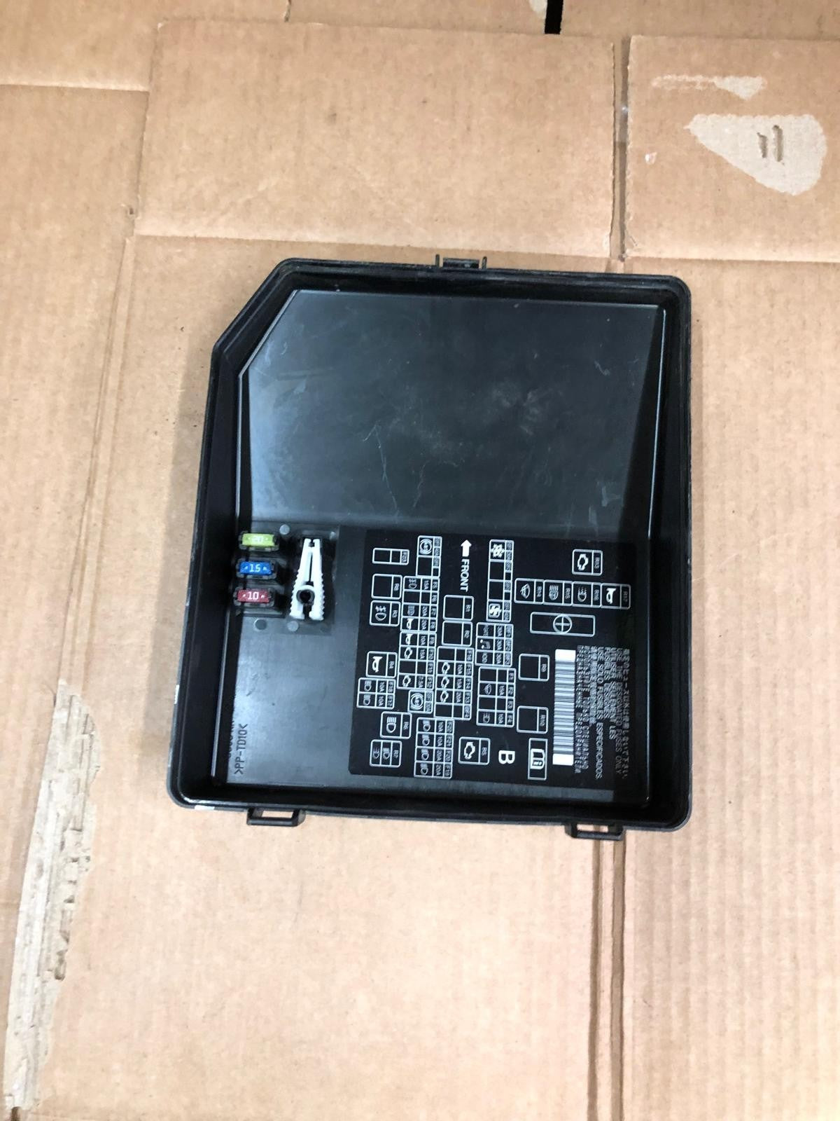 2014 Mitsubishi Outlander GX 4h PHEV Fuse Box Cover