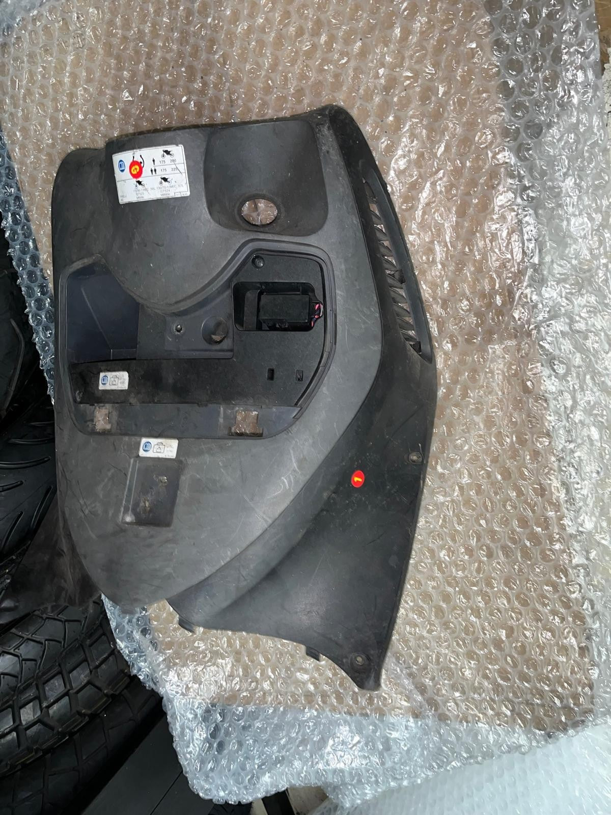 2006 - 2012 Honda PES 125 Upper Leg Shield | 81131-KTZ-D000