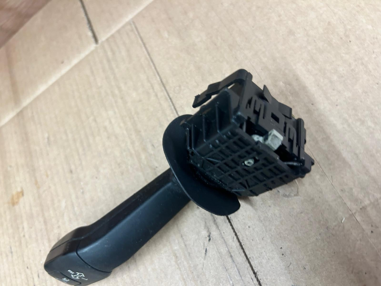 Genuine BMW 7 Series E38 Indicator Stick | 011004