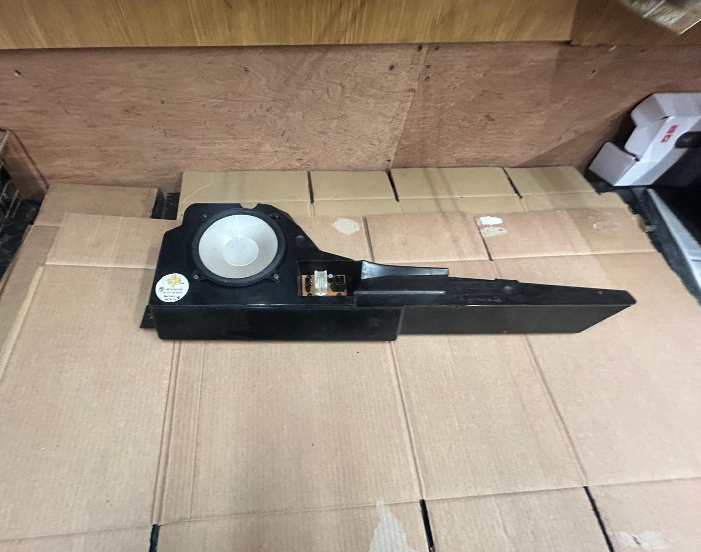 BMW 7 Series E38 Front Right Door Loudspeaker Box | 65138352436