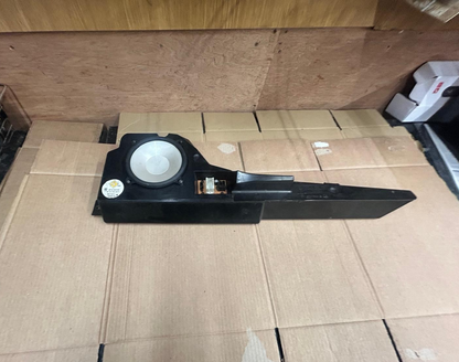 BMW 7 Series E38 Front Right Door Loudspeaker Box | 65138352436