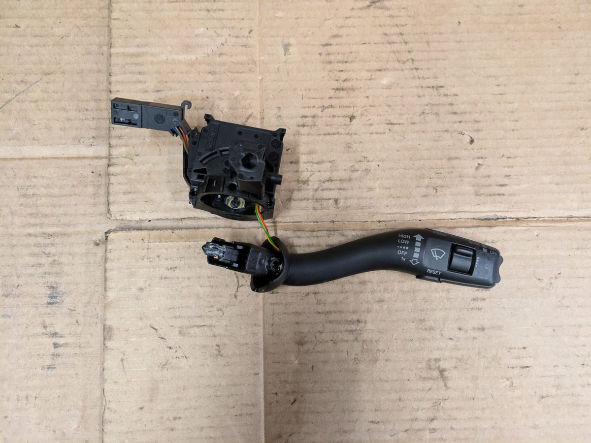 2011 Audi A3 S Line Front Windscreen Wiper Unit | 8P0953519E
