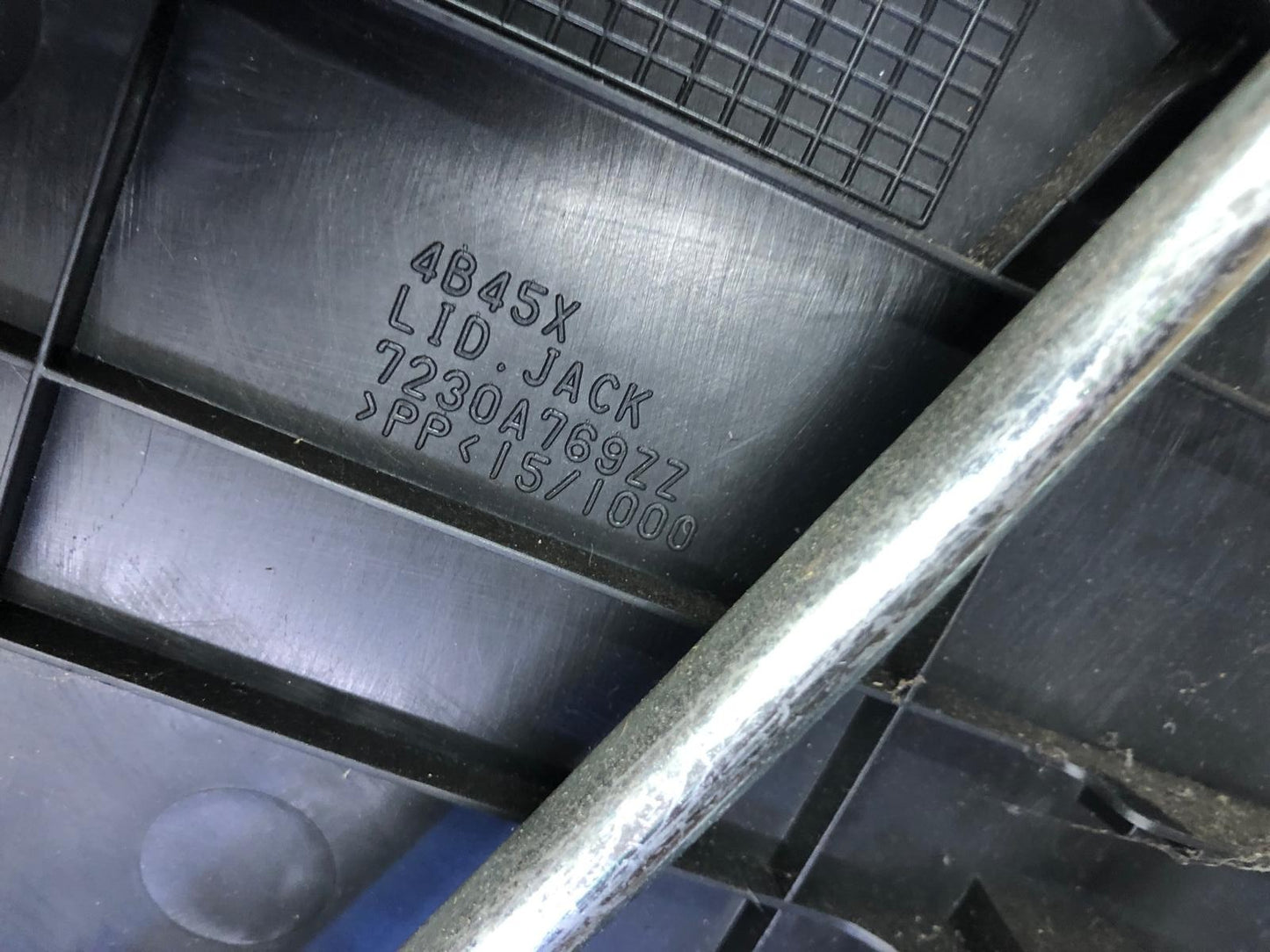 2014 Mitsubishi Outlander GX 4h PHEV Spare Tyre Tool Kit | 7230A769ZZ