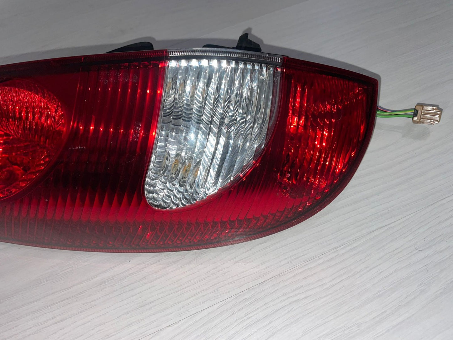 2000 - 2006 Nissan Almera Tino Left Rear Light | 89304110