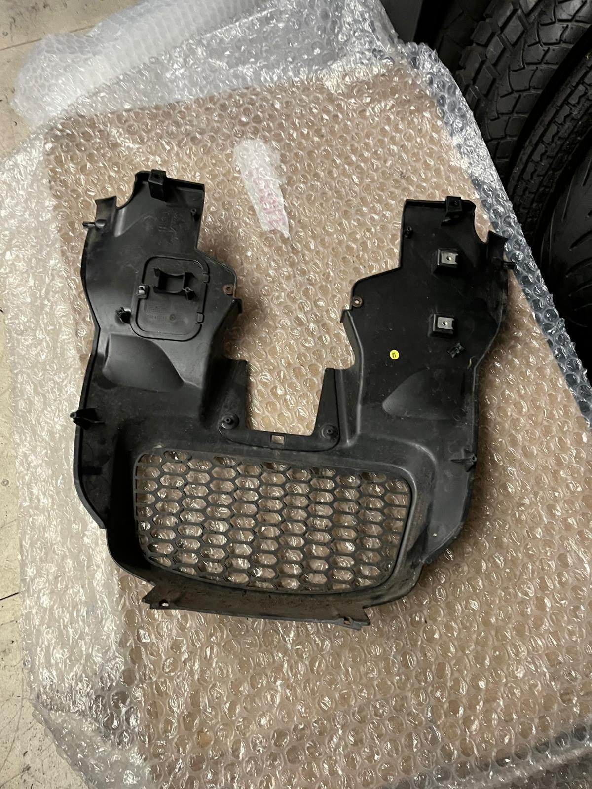 2024 Piaggio MP3 300 Lower Radiator Cover | 1B007253