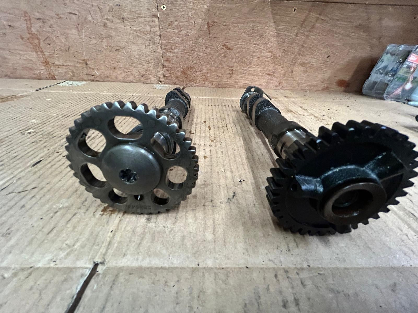 2009 BMW F800gs Intake Exhaust Camshafts | 620211 620421