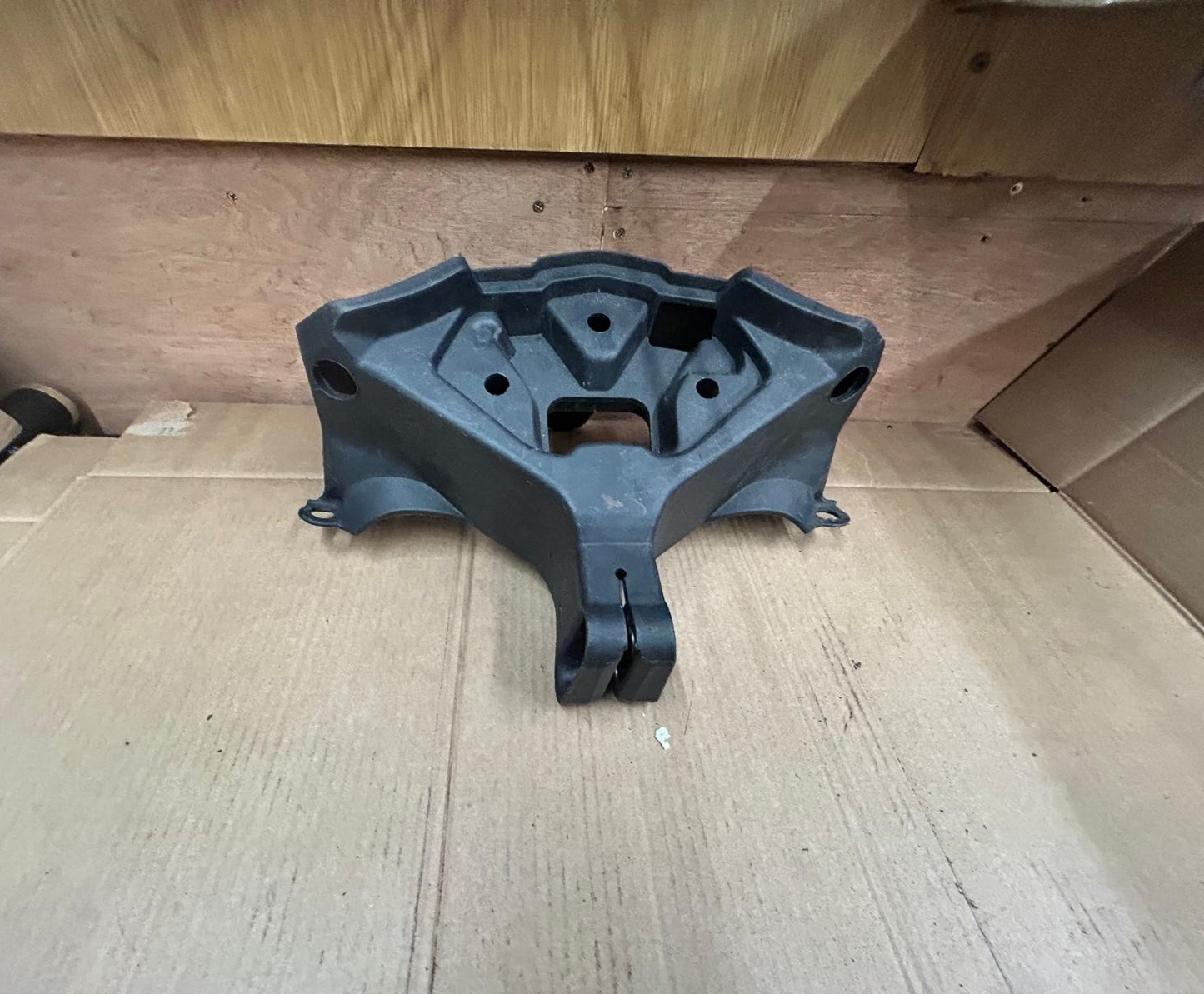 Genuine 2014 - 2016 Yamaha YZF-R125 Headlight / Clock Mount Stay Bracket